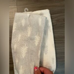 Wondershop White and Gray White Trees Hand Towels set of 2-NWOT